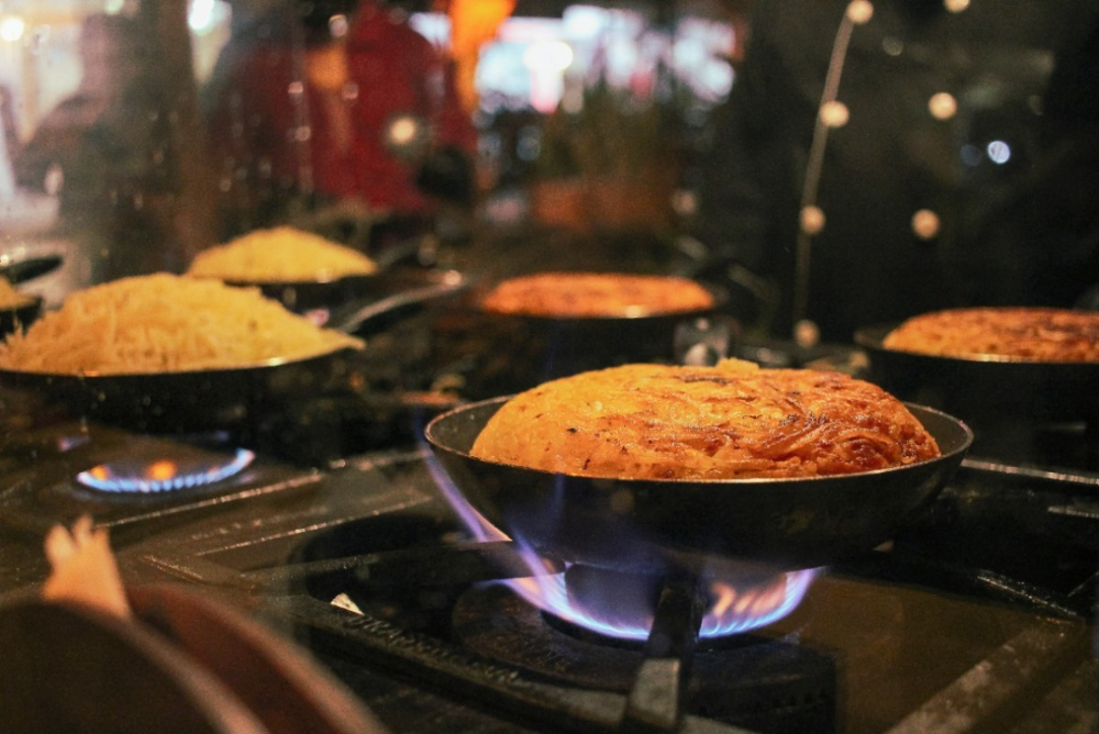 panquecas em uma frigideira no fogo no festival Degusta Búzios