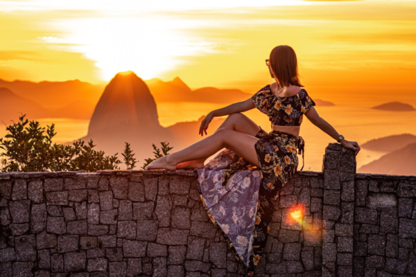 aproveitando o nascer do sol no mirante Dona Marta no Rio de janeiro